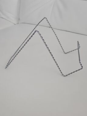 Silver Tone Twisted Wire Easel Stand